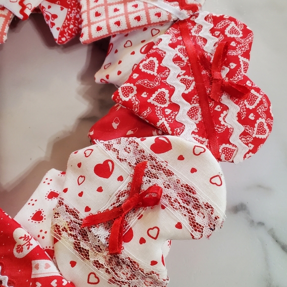 Valentine's Day Wreath & Home is Where the Heart Is figure - Picture 8 of 16